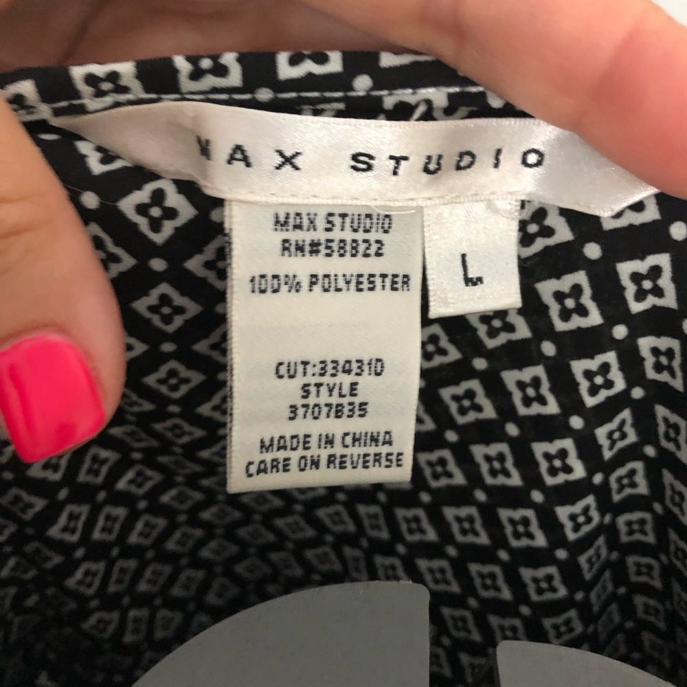 Max Studio Pretty Blouse with front tie and cute sleeves - Picture 6 of 6